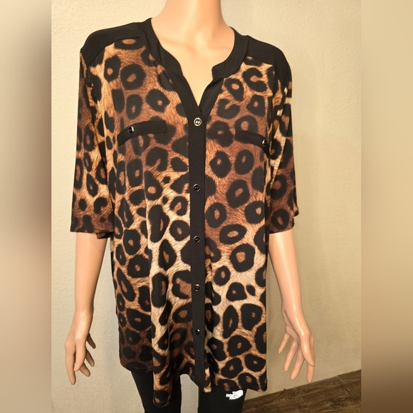 ELLIE McCarthy Blouse Women’s Sz 3X Button Down Leopard Print Polyester … - Picture 4 of 10